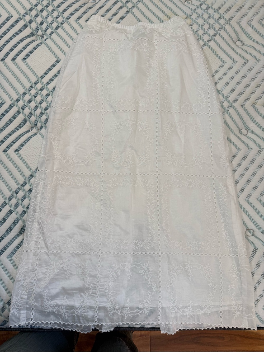 NWOT White embroidered cotton skirt
